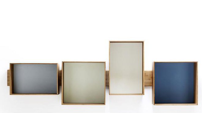 Imaginée par Sebastian Jorgensen et Henrik Thygesen pour We Do Wood, l’étagère « SJ Book Case » de Goodobjetc.me se décline en casiers amovibles. En bambou, l’intérieur des rangements sont en noir, blanc ou multicolore.