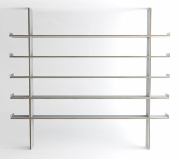 Imaginée par Gabriele Centazzo, l’étagère « Ginko XL » d’AL26.98 peut se placer contre un mur ou au milieu d’une pièce. En aluminium verni et anodisé, elle présente un jeu de lignes orthogonales dans une composition géométrique.