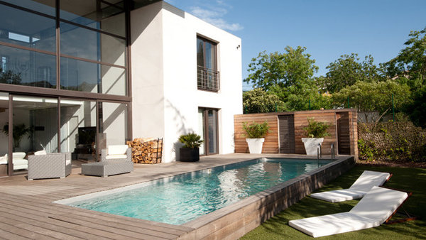 En rendant sa piscine belle et confortable, on en profite toute l’année.