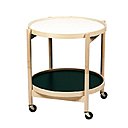 Munie d’un double plateaux, la table basse « Kruger » de La Boutique Danoise est une œuvre du designer Hans Bolling, datant de 1963. En bois ou aluminium, elle est typique du design scandinave : ligne pure et fonctionnalité.