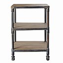 D’une touche industrielle, la desserte « Archibald » de Maison du Monde signe l’alliance du métal et du bois, pour une forme très géométrique à l’allure épurée. Sa simplicité mettra en valeur les mets culinaires, comme le cadre d’un tableau.