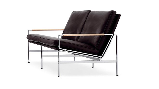 En deux ou trois places, le canapé « Fabricius » de La Boutique Danoise est conçu par Fabricius & Kastholm dans un choix de dis coloris. Son piétement en acier chromé rappelle le design des années 30, comme une évocation du passé revisité.