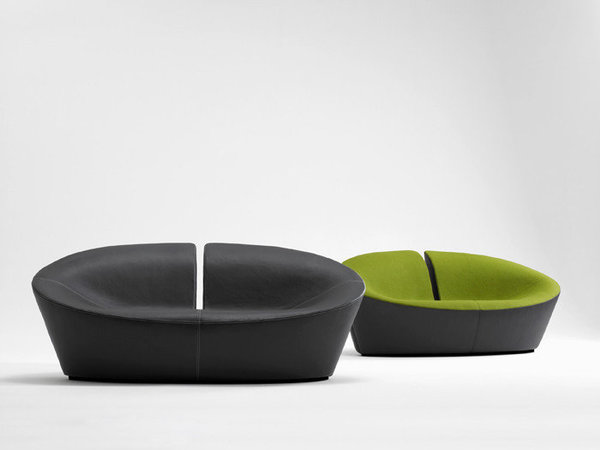 Edité par Globe Zero 4, le canapé « True Love » de Busk & Herzog prend ses quartiers chez Meubles et Fonction. Dans un cadre bois latté, le canapé est fixé par une mousse injectée à froid, revêtu en cuir ou tissu.