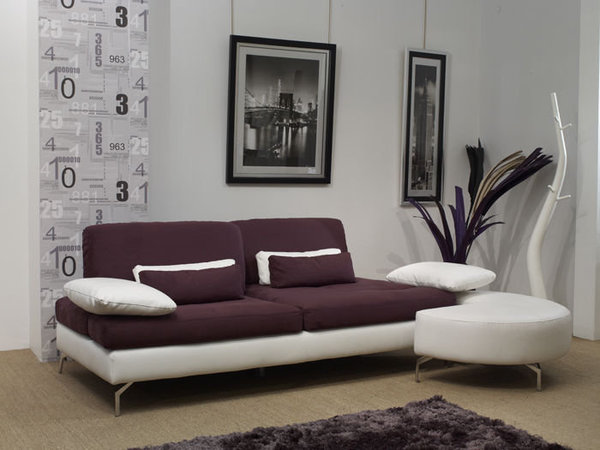 Qui a dit que le cuir ne pouvait pas s’unir avec le tissu ? Ce n’est pas La Maison & Co avec ce canapé « Setting » dont le cuir est obtenu dans une démarche écologique. Il se compose d’un canapé trois places avec un pouf Pacman.