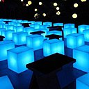 Modulaire, le cube « Cubo Out » sert de base à des compositions originales, afin de créer l’atmosphère qui vous correspond. Il peut servir à l’occasion de tabouret ou table d’appoint.