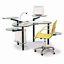 Sur une structure en métal, le bureau « Miss Bean » de Roche Bobois est muni de plusieurs plateaux en verre pivotant. Imaginé par A. Gamba et L. Guerra, il permet une organisation structurée des éléments composant son bureau.