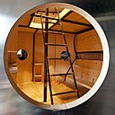 Les aménagements intérieurs du Refuge Tonneau ont été réalisés en bois de sapin. Chaleureux, ils rappellent les origines de sa création et sa vocation montagnarde.