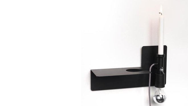 Lampe d’appoint ou bougeoir, l’applique étagère « Sunday » de Northern Lighting pour Goodobject.me présente un design minimaliste, qui met en valeur ses fonctions modulables selon les envies.