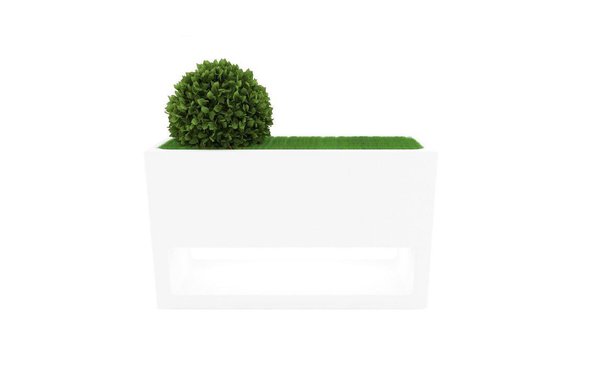 A la fois jardinière et lampe d’ambiance, « Lluna » diffuse un halo de lumière emprunt de douceur. Conçue par Joan Gaspar, elle convient à une utilisation intérieure ou extérieure, pour un décor végétal atypique.