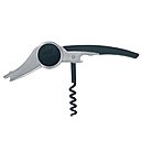 Objet indispensable du sommelier, le tire-bouchon « Melchior » de Peugeot Saveurs prend une forme classique avec son coupe capsule et son décapsuleur intégrés. Grâce à ses deux axes de rotation, débouchonner une bouteille devient un jeu d’enfant.