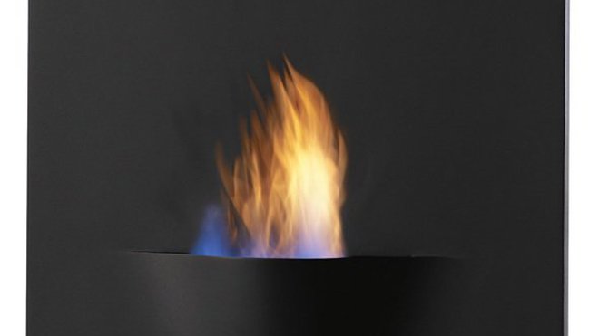 Cette cheminée bioéthanol ressemble à une toile accrochée au mur. Gaya. Safretti. Cette cheminée bioéthanol ressemble à une toile accrochée au mur. Gaya. Safretti.