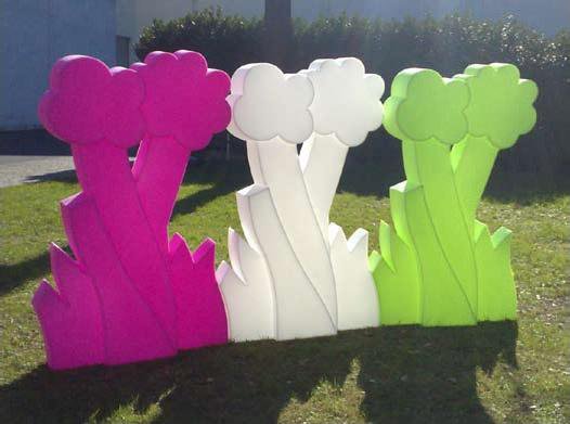 Imaginé par Flavio Lucchini pour Slide, le paravent « Myflower » chez Made in Design s’amuse à styliser un motif fantaisiste, en rupture avec les traditionnels panneaux. Une fonction lampe lui permet de s’illuminer pour une mise en valeur de l’intérieur.