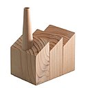 Imaginé par François Mangeol pour la jeune maison Edition sous Etiquette, le purificateur « Usine occupée » se joue avec humour de l’environnement, en présentant l’aspect d’une usine sculptée dans un bloc de cèdre.