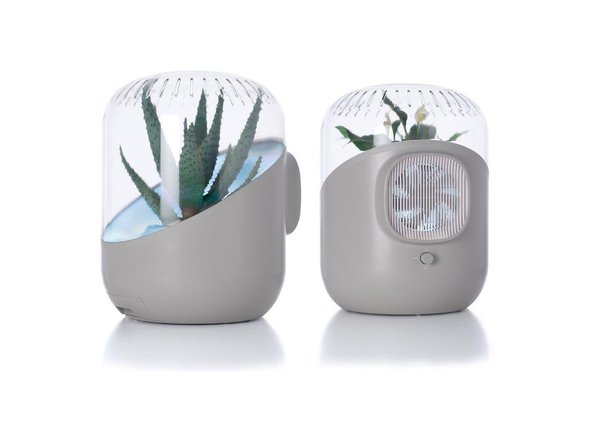 Dessiné par David Edwards et Mathieu Lehanneur pour Andrea, ce purificateur absorbe l’air ambiant grâce aux propriétés naturelles des plantes, pour une meilleure oxygénation de la maison. Chez Made in Design
