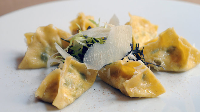 Raviolis de blettes et roquette, copeaux de parmesan.