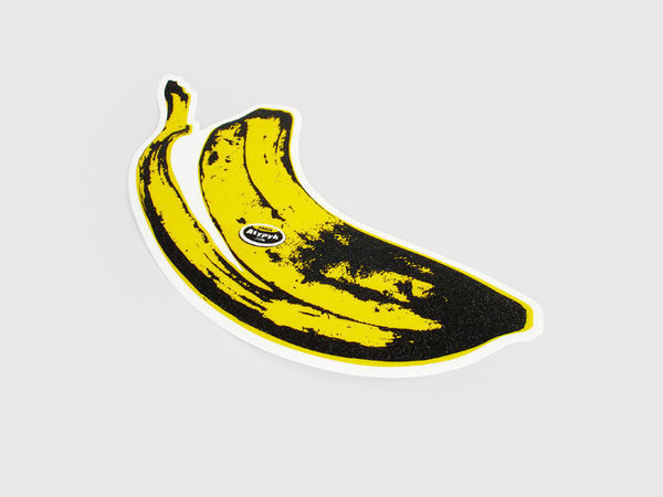 Pour ne plus risquer sa peau dans la douche, le tapis « Banane » d’Atypyk se colle sur la surface de la baignoire ou de la douche, afin d’éviter les glissades. Avec humour, il se pare du fruit emblématique de l’œuvre d’Andy Warhol.