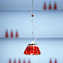 Dessinée par Raphaelle Celentano pour Ingo Maurer, la suspension « Campari Light » s’inspire d’Andy Warhol avec l’utilisation d’un objet usuel italien : la bouteille Campari.