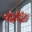Conçu par Villa Tosca Design pour Lumen Center Italia, la suspension « Surpercoral 8 » se déploie comme une frondaison végétale sur un diamètre de 140 cm dans une structure en métal ajourée. Chez Made in Design.