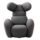 Maintenu par des cordes en nylon comme si ses formes XXL allaient exploser, le fauteuil « Bunny Chair » est une œuvre du designer Iskos Berlin pour Norman Copenhagen.