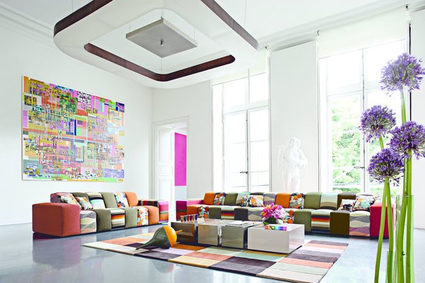 Avec Missoni Home pour Roche Bobois, le canapé « Rythme » se décompose en modules à assembler, pour créer un meuble à la dimension de sa folie, dans une débauche de couleurs et de motifs aux inspirations seventies.