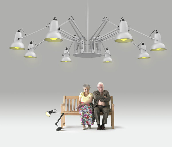 Evoquant une araignée avec ses huit branches, ce lutre « Giant Chandalier » d’Anglepoise atteint une largeur de 4 mètres 50. Sa taille XXL lui permet de donner de l’ampleur au plafond, dans un esprit gargantuesque.