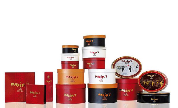 Crus de cacao du monde entier et belles boîtes façons cartons à chapeaux décorées par le dessinateur Sim, pour les chocolats de chez Maxim's!