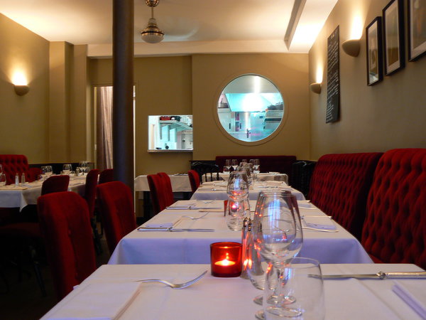 Chef à l'ambassade des Etats-Unis, chez quelques VIP et grandes tables étoilées, Philippe Excoffier vient d'ouvrir un restaurant à son nom au cœur du 7ème arrondissement.