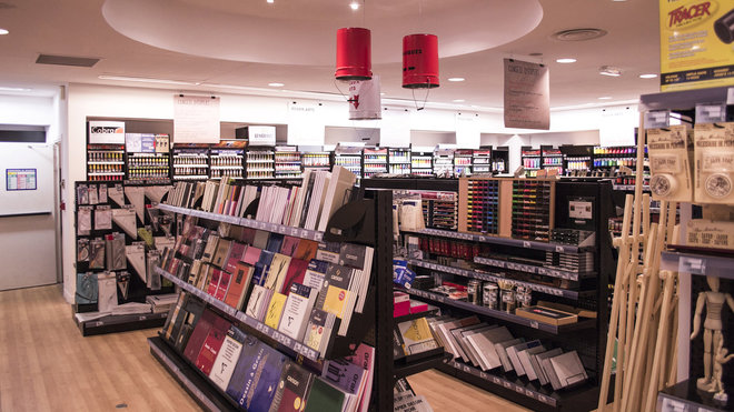 Nombreux rayons pour répondre à l'attente des créatifs.