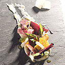 Jolie déclinaison de couleurs automnales pour les betteraves et sur lit de crottin de Chavignol fondu.