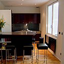 Dans la continuité, la cuisine occupe la partie d’origine de la maison.