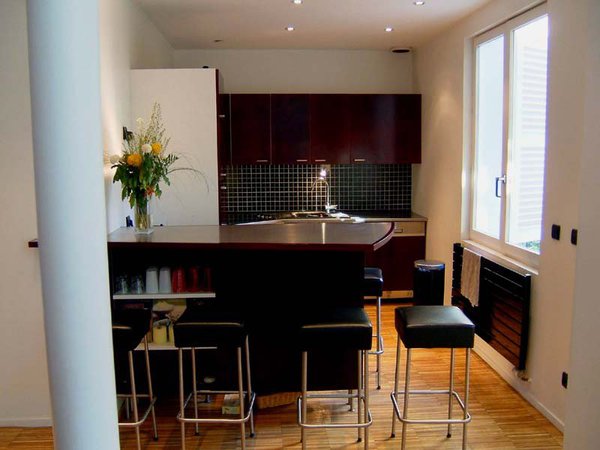 Dans la continuité, la cuisine occupe la partie d’origine de la maison.