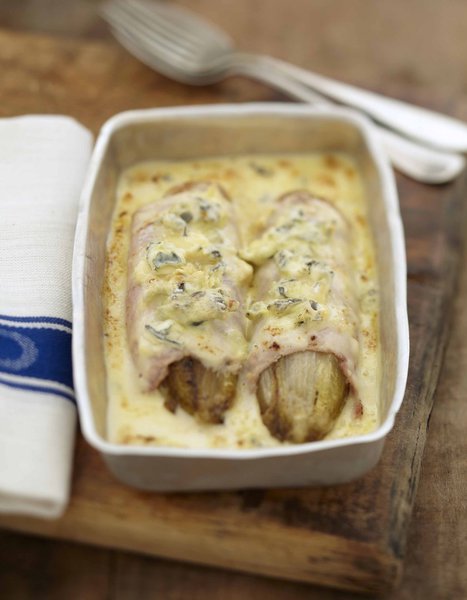 Plat familial par excellence, le classique endives au jambon se transforme en un original endives au Bleu de Bresse.