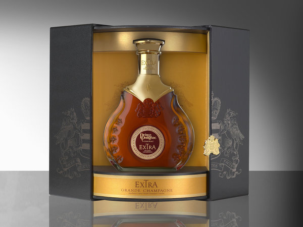 Reflet d’un terroir incomparable, le cognac Extra Prince Hubert de Polignac sera un cadeau chicissime pour Noël.