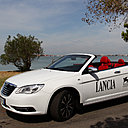 Une longue tradition d'excellence unit les deux marques pour créer une voiture où le style du design et le soin des détails typiques de Lancia sont renforcés par l'exclusivité et le raffinement du cuir Pelle Frau®.