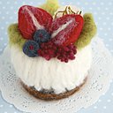 Fond de tarte sablée, crème fouettée, fraises, framboises myrtilles... le must des gâteaux !