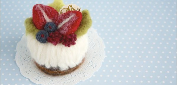 Fond de tarte sablée, crème fouettée, fraises, framboises myrtilles... le must des gâteaux !