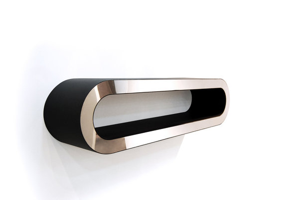 Un radiateur façon bibliothèque. Existe en puissances 600, 1000 et 1200 W. Largeur 80, 120 ou 140 cm. Hauteur 30 x ép. 27 cm. Acier blanc, noir, brossé ou poli. Existe aussi en bi-couleur. Arena. WorldStyle