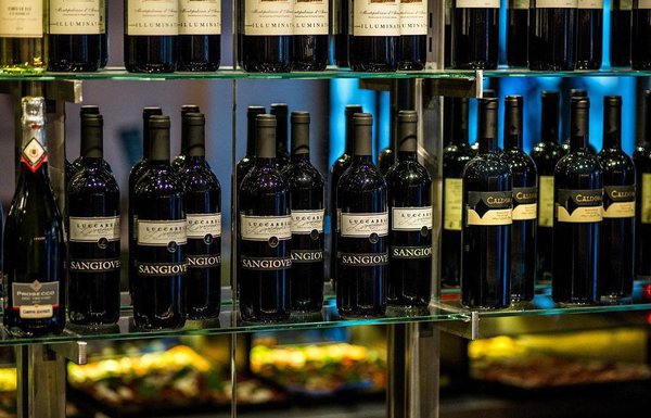 Romain et son équipe proposent leurs découvertes parmi les meilleurs vins italiens de Montepulciano, des Abruzzes, des Pouilles ou encore de Sardaigne…