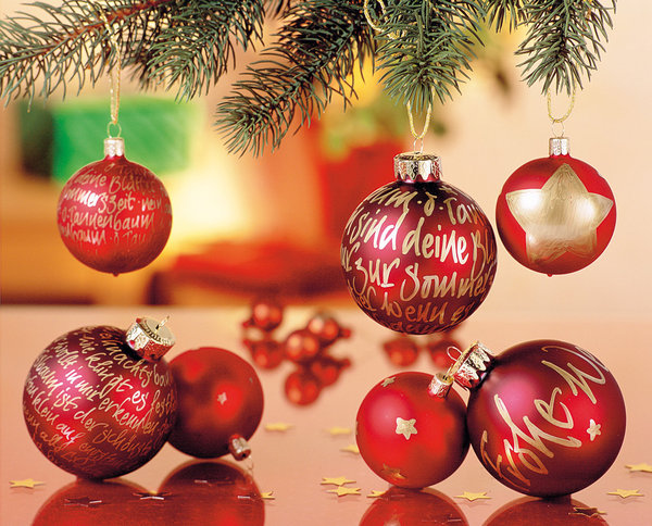 Transformées!  les boules de Noël de l'année dernière ...