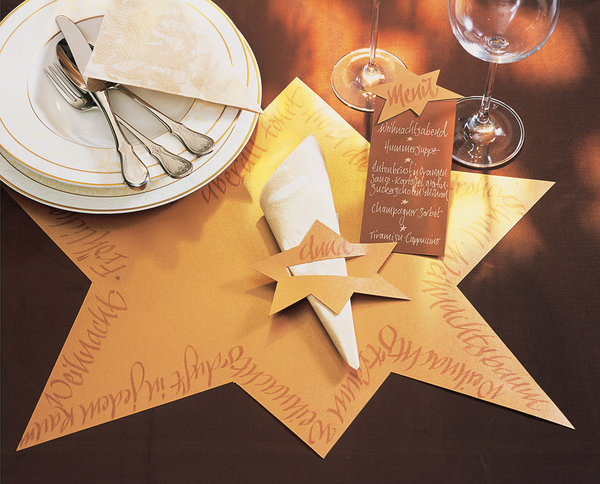 Noël pour une table en or.