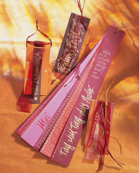 Étiquettes, marque pages, menus et cartes de voeux en or, argent et autres coloris métalliques.