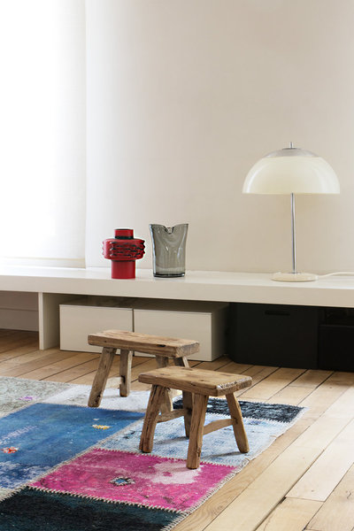 Chaque mois, sur son site, Catherine Vuagnoux réalise une décoration inédite. 
Au salon, le tapis donne toujours le ton.