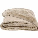 Douillet pour se blottir l’hiver, plaid Serenity chez Zoeppritz. 80% polyacrylique, 20% polyester, 160 x 200 cm, 349 €. Numéro lecteur 01 42 78 30 29