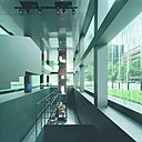 Roca  s'est attaché, dans ce nouvel espace à parler du monde de l’eau, du développement durable, du design,et de l’architecture, en reliant ces univers à celui de la salle de bains.