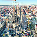La Sagrada Familia, Basilique gigantesque dont la construction a débuté en 1882, est l'œuvre la plus connue de l'architecte de Antoni Gaudí dans Barcelone.