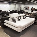 Au deuxième étage, l'espace "Recevoir" avec un vaste choix de canapés, tables basses et tables de salle à manger. Au deuxième étage, l'espace "Recevoir" avec un vaste choix de canapés, tables basses et tables de salle à manger.