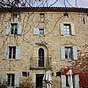 Première maison du village qui a constitué l'hostellerie de Crillon le Brave.
