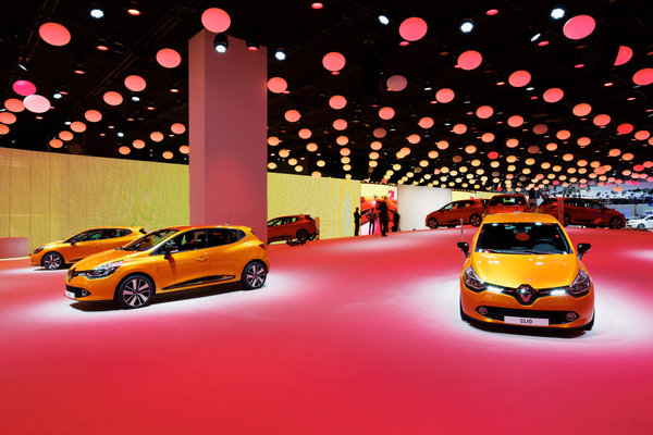 Bump: 4300 M² pour le stand Renault au dernier Mondial de l'Auto de Paris.