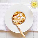 D'un côté la recette, comme les ravioles de foie gras aux pommes, de l'autre la photo. D'un côté la recette, comme les ravioles de foie gras aux pommes, de l'autre la photo.