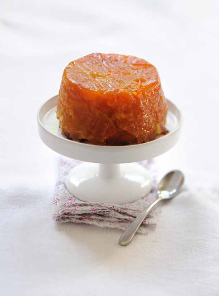 Un dessert culte, ultra riche en pommes confites: le"Souvenir du paradis terrestre". Tout un programme à servir avec une crème anglaise.